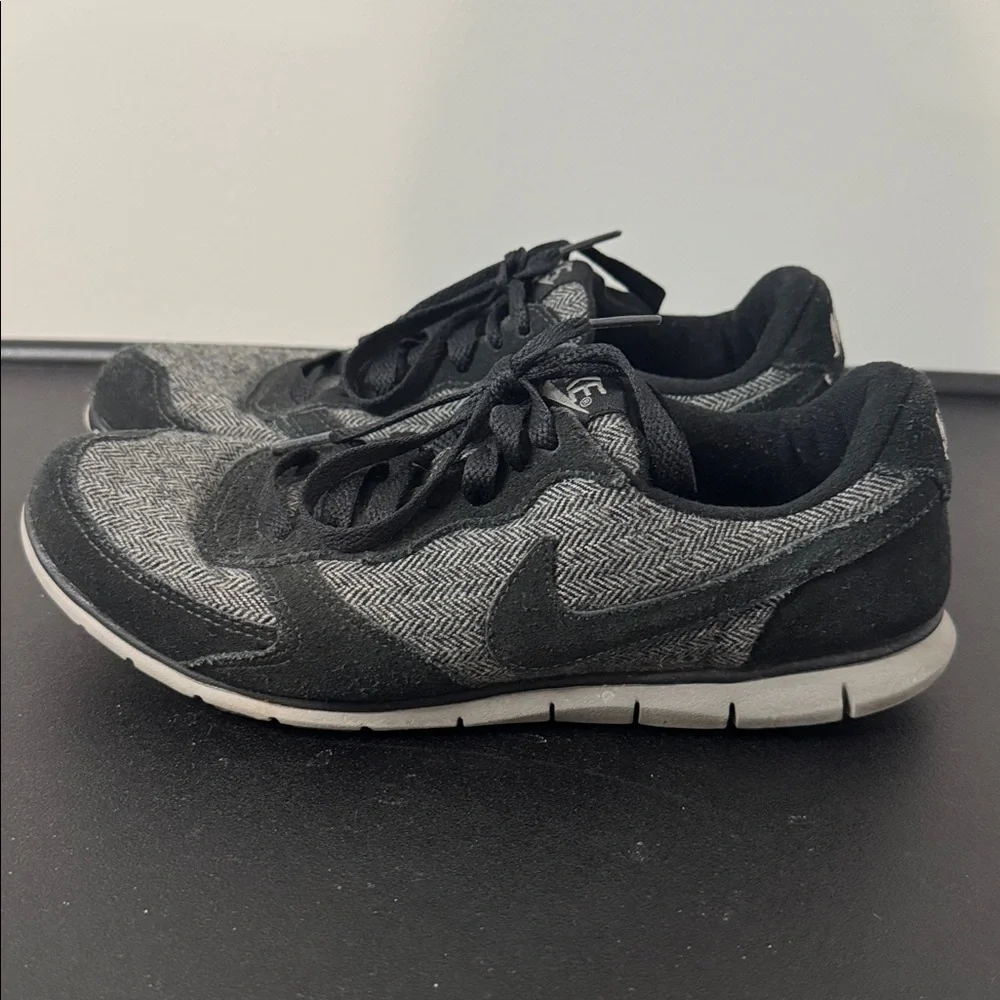 Nike Eclipse Herringbone Black and Gray Sneakers Women’s Size 6.5 GUC